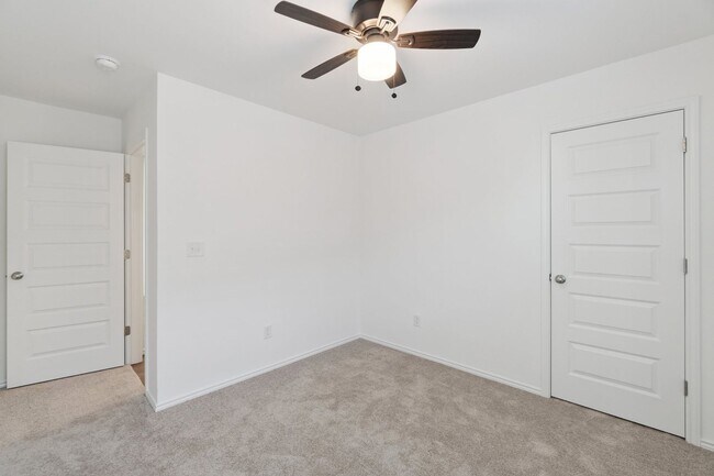 Building Photo - Edmond Rental