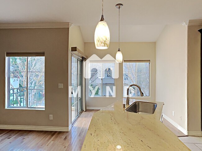 Building Photo - 5117 Renaissance Ave Unit C