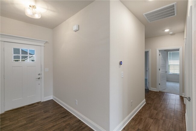 Building Photo - 411 Linda Ln