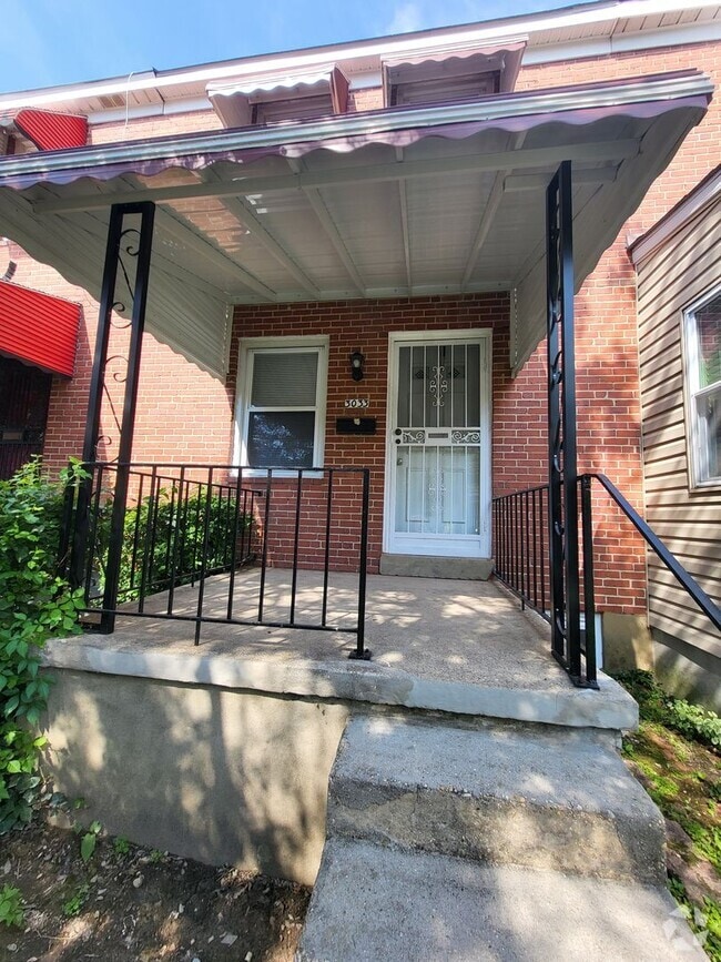 Building Photo - 3 Bed w/ Finished Basement