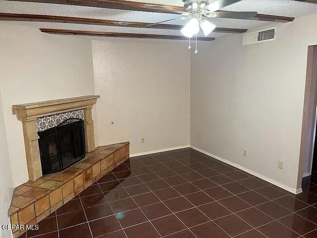 Building Photo - 10604 Springwood Dr
