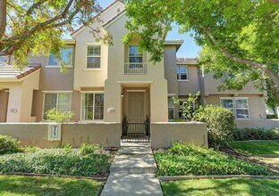 Building Photo - Experience Esplanade! Premier Townhome Com...