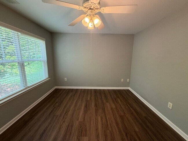 Building Photo - 1615 Elmwood Ct