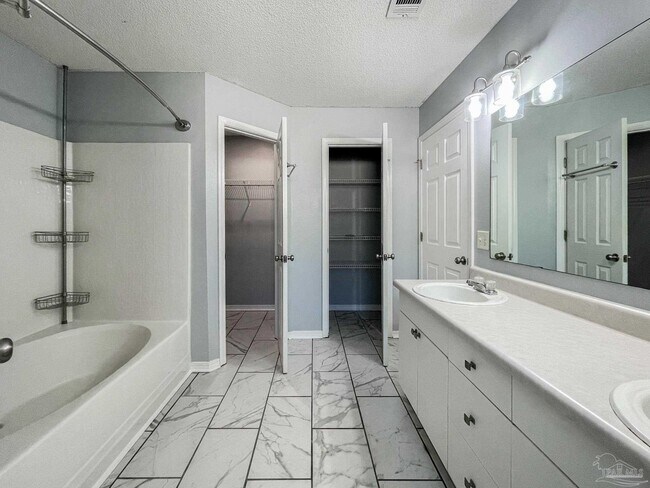 Building Photo - 209 Staysail St