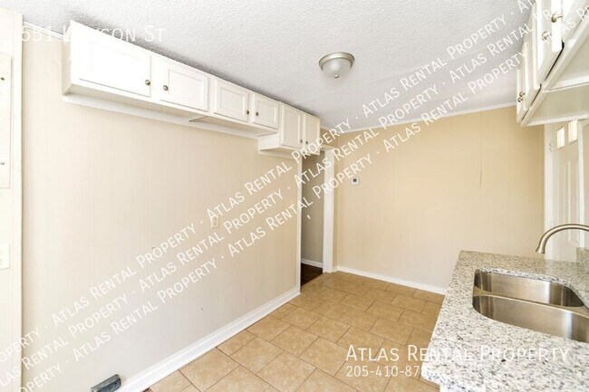 Building Photo - 551 Lawson St