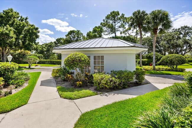 Building Photo - 7362 Pine Creek Way