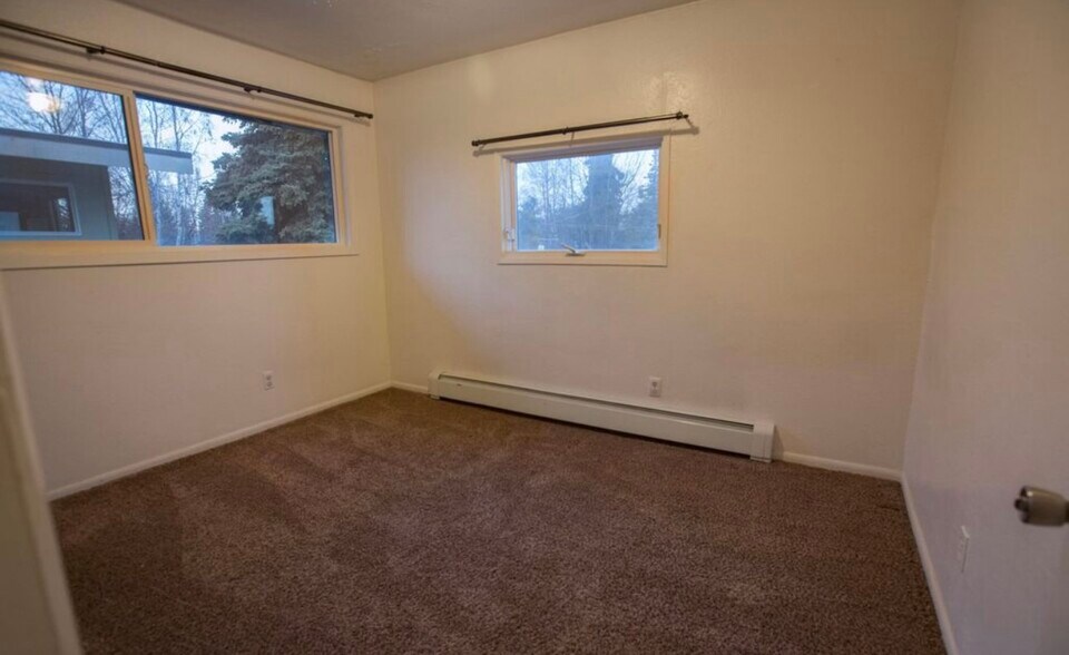 Building Photo - 2804 W 30th Ave