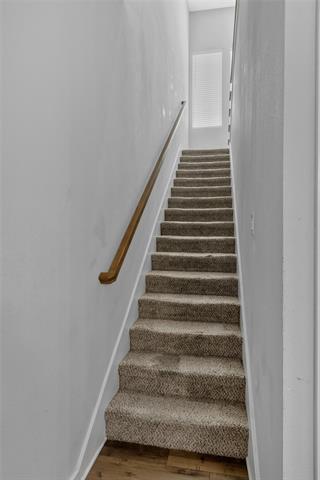 Building Photo - 5979 Rivendell Dr