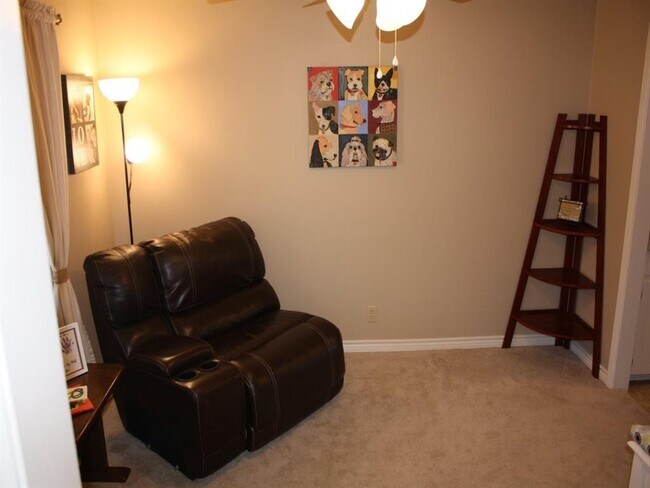 Building Photo - 2403 Balsam St