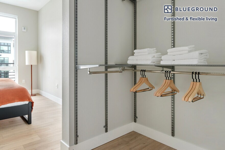 Building Photo - 555 E Evelyn Ave