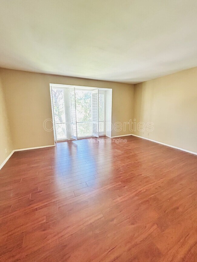 Building Photo - 3678 Hidden Dr