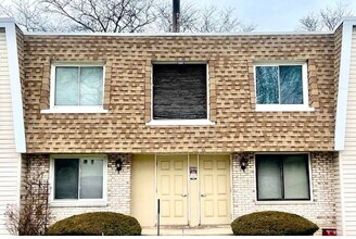 Building Photo - 2840 Mitchell Dr