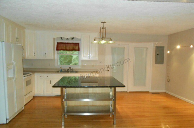 Building Photo - Three Bedroom Lowcountry-Style Home on 1 Acre of Land