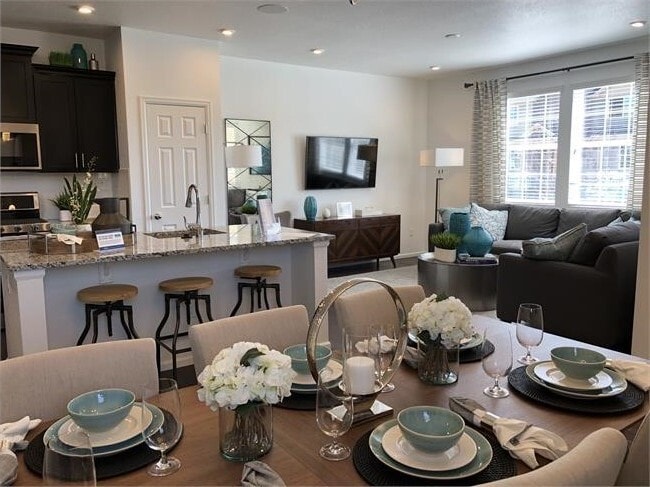Building Photo - Modern Three Bedroom Townhome Available For Rent in Creekside