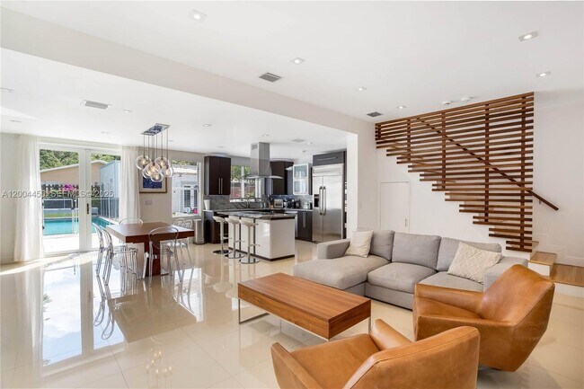 Building Photo - Southwest 20th Road, Miami, FL 33129 - 3 BR 2.5 BA single-family home