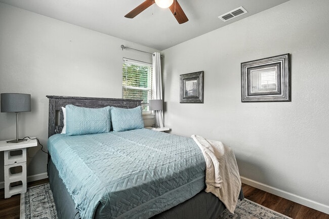Building Photo - 426 Penrose Dr