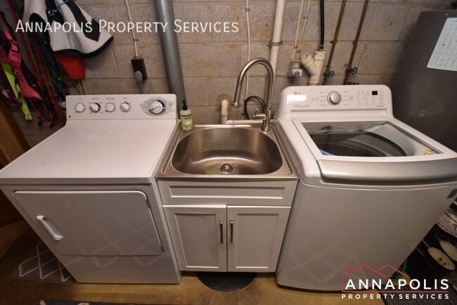 Building Photo - 1200 Bay Highlands Dr