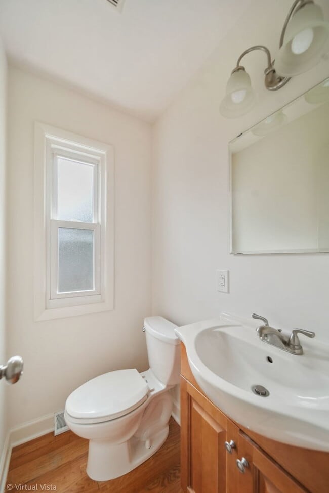 Building Photo - 482 E Vallette St