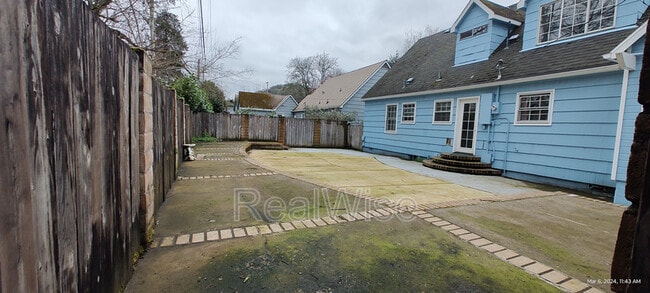 Building Photo - 355 W Selmar Ct