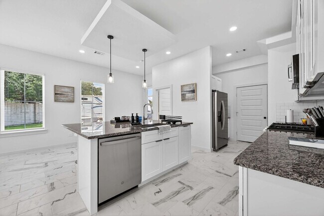 Building Photo - 2908 El Fenice Ln