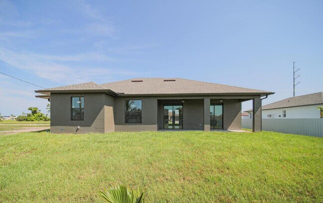 Building Photo - 422 Kismet Pkwy E