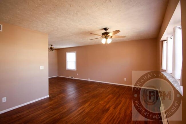 Building Photo - Charming 6 Bed 2 Bath Home Near the Offutt