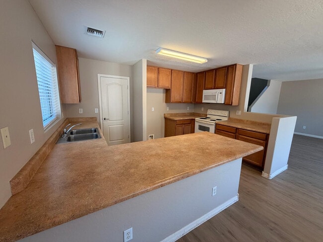 Building Photo - 12354 W Glenrosa Ave