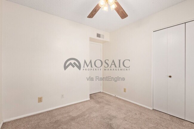 Building Photo - 3841 W Bluefield Ave