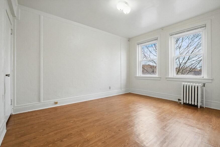 Building Photo - 5646 Hobart St