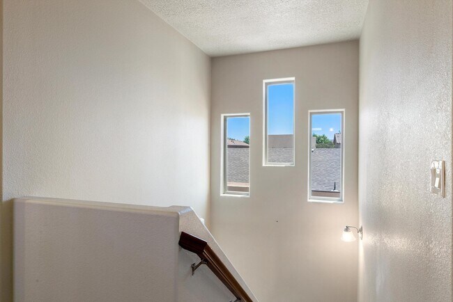 Building Photo - 2316 Penn Ave SE