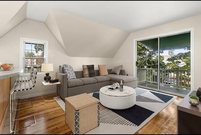 Building Photo - 6 Wells Ave