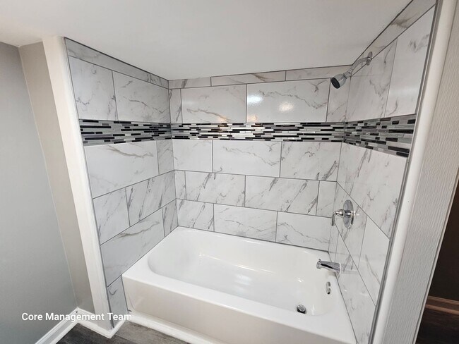 Building Photo - Fully rehabbed 2 bed 1 bath in the south side slopes!!