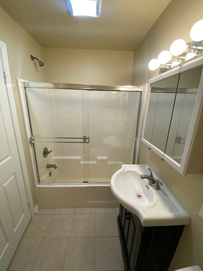 Building Photo - m583 - Wyatt