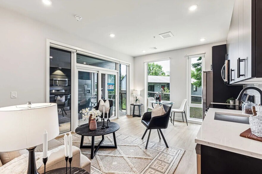 Building Photo - 6910 Ridge Ave