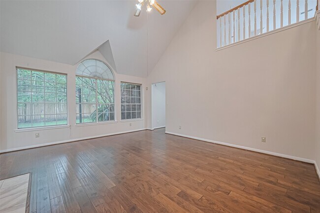 Building Photo - 1327 W Forest Dr
