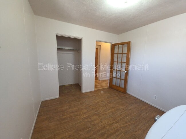 Building Photo - 503 Brown Ave