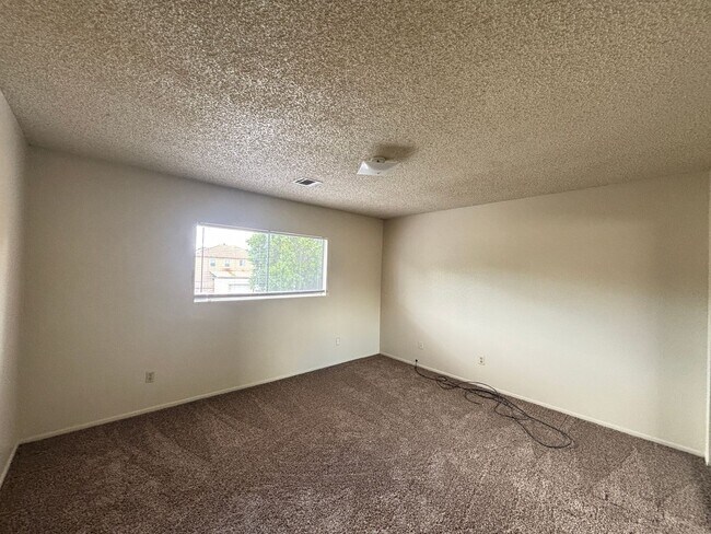 Building Photo - 43301 20th St W