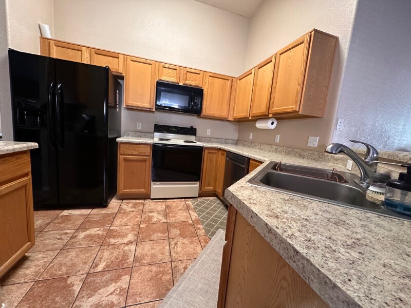 Building Photo - 13233 N Hammerstone Ln