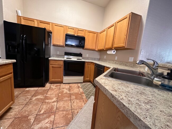 Building Photo - 13233 N Hammerstone Ln