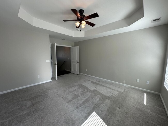 Building Photo - 450 Delmont Dr