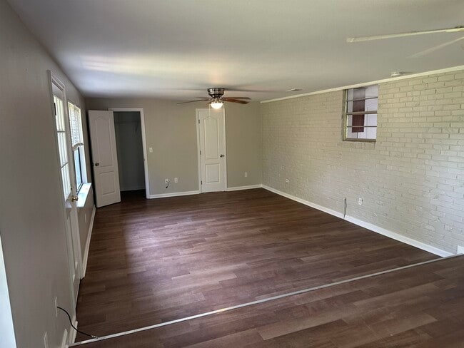 Building Photo - 2348 Yorkshire Dr