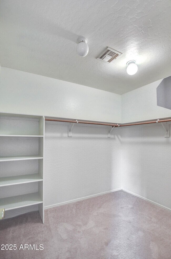 Building Photo - 6660 E Riverdale St