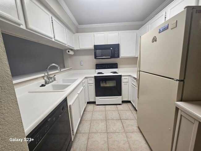 Building Photo - Prime Palm Springs living in the gated community of Rancho El Mirador