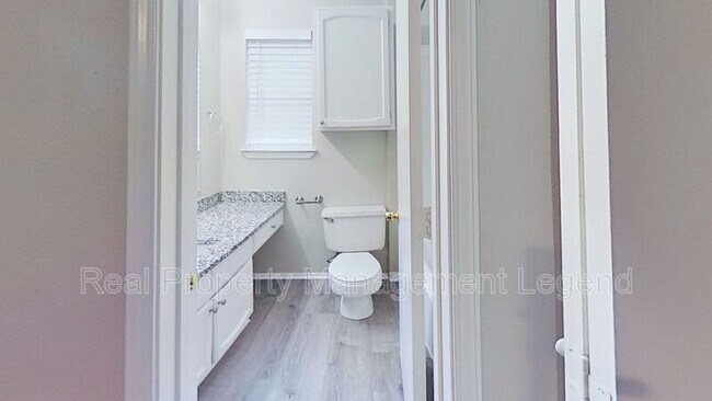 Building Photo - 2902 S Fielder Rd