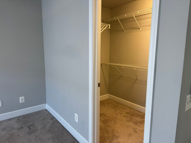 Building Photo - 14828 Potomac Branch Dr