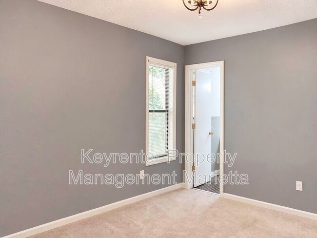 Building Photo - 5088 Ravenwood Dr NE