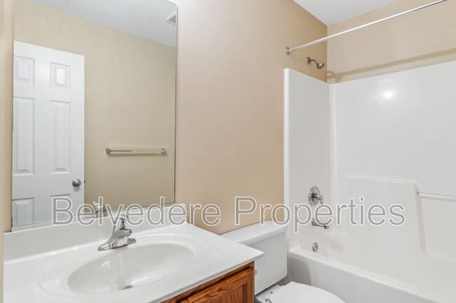 Building Photo - 39 Ackland Dr