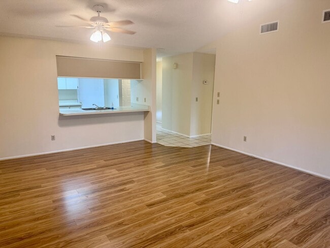 Building Photo - 2/1 Townhome Located in Carrollwood WITH G...