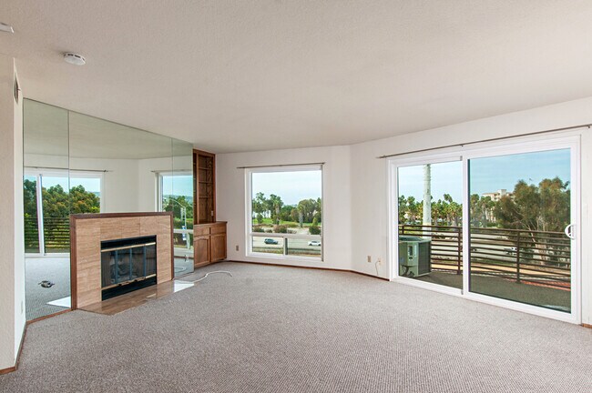 Building Photo - BEAUTIFUL BAY PARK CONDO W/ BAY VIEWS! - 2...