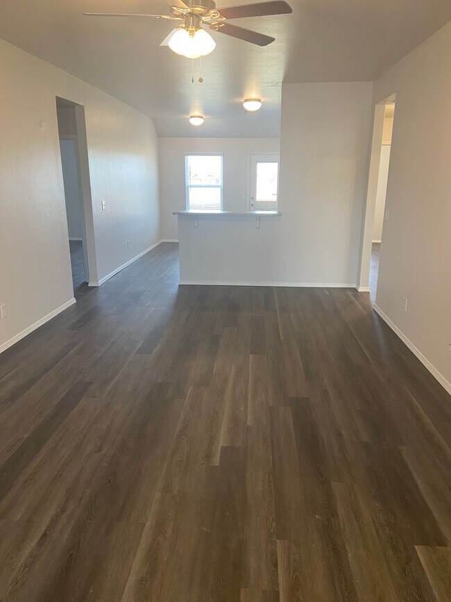 Building Photo - NOW PRE-LEASING | Pet-Friendly 3 Bedroom, 2 Bathroom Home in Hollow Brook